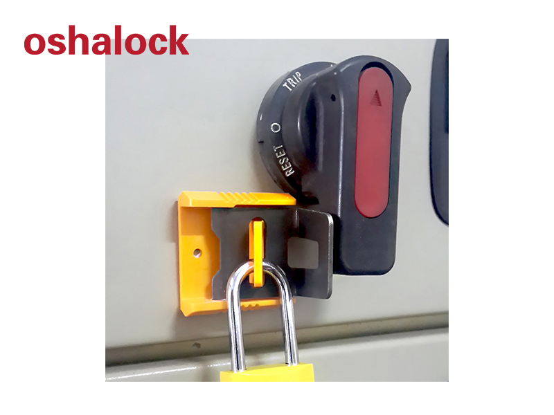 lockout and tagout of switch handle/drawer cabinet transfer switch
