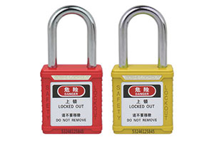 Safety padlock with ordinary civilian padlock difference
